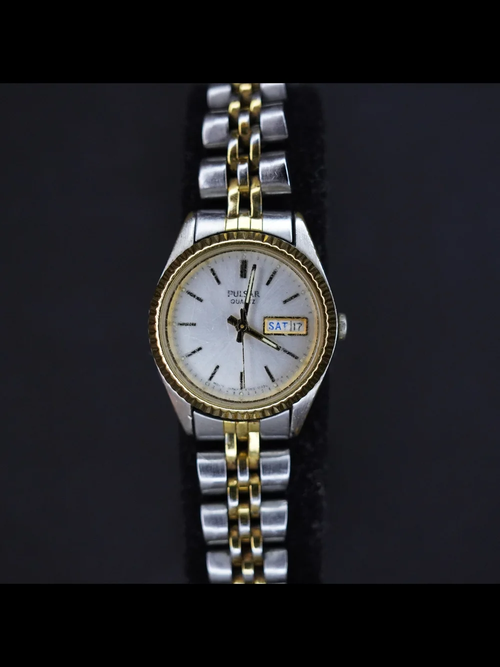 Vintage Pulsar V783-0030 Two-Tone Quartz Watch Day Date Japan Mov’t Gold Bezel